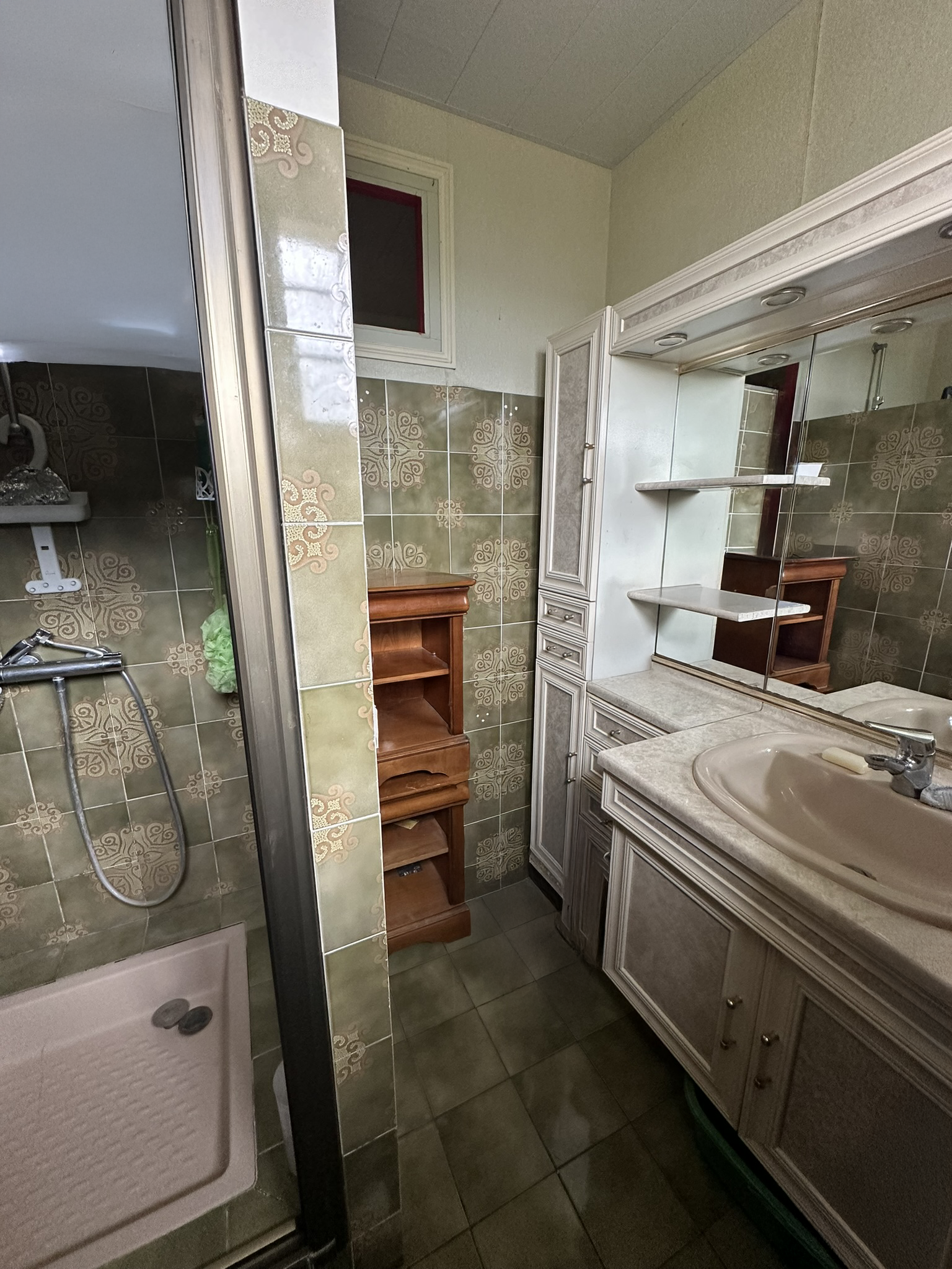 Avant de la salle de bain principale